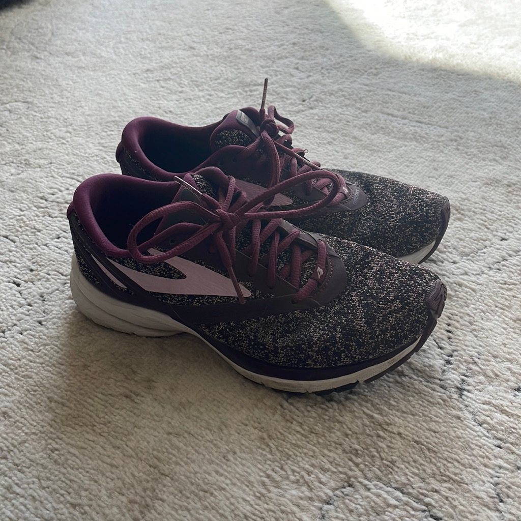 Womens Running Brooks Size 8